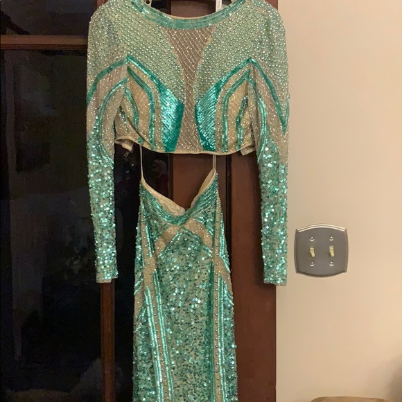 Prom dress - Picture 2 of 3